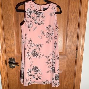 Pretty floral sheer fabric fully lined dress
